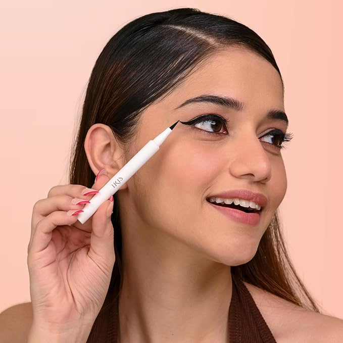 IRIS - Matte BOLD Eyeliner (24 Hrs Hold) | Waterproof & Smudgeproof |Smooth Application without Flaking or Creasing | Paraben & Alcohol Free | Black 1 mL