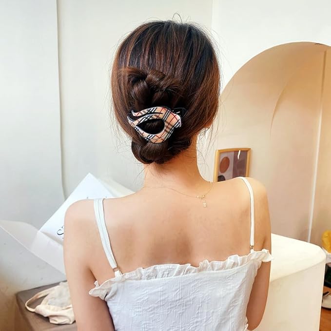 SPEVERT 3.5" Big Heart-Shaped Claw Clips for Women Stylish Curved Duckbill Hair Clips Non-Slip for Secure Alligator Clips (Light Khaki)
