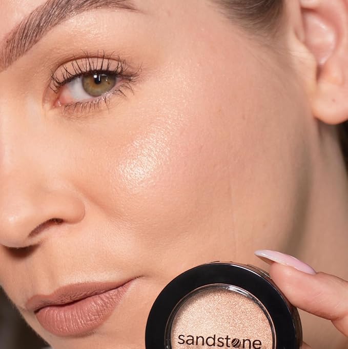 Sandstone Scandinavia Highlighter – Hypoallergenic Face Highlighter - High Glossy Face Illuminator with high pigmentation - Pearl Shimmer - Smooth silky Powder Makeup (Golden Champagne, 3 g)