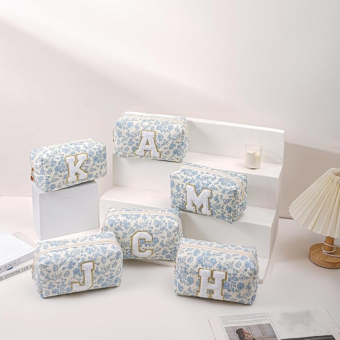 JOVAKIT Alphabet Makeup Bag Cosmetic Bag for Women, Christmas Gifts for Girls Age 6-18, Floral Flowers Coquette Travel Toiletry Zipper Make Up Pouch Organizer Trendy Stuff (Blue Floral E)