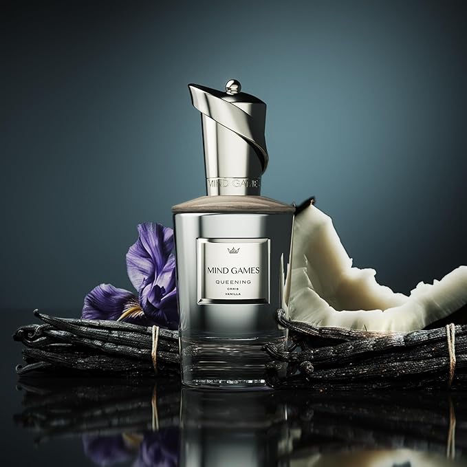 MIND GAMES Queening - Luxury Perfume with Notes of Apple, Saffron, Fluffy Musk & Coconut - Elegant Extrait de Parfum for Women & Men - Woody & Amber Perfume - 100 mL/3.4 oz