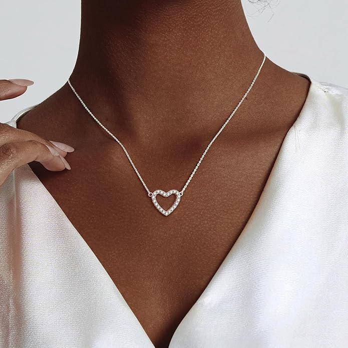 Airmb Cute Heart Necklace for Women Gold/Silver Plated Heart Pendant Choker Necklaces Tendy Love Heart Chain Necklace Dainty Gold/Silver Necklace Jewelry Gifts for Women