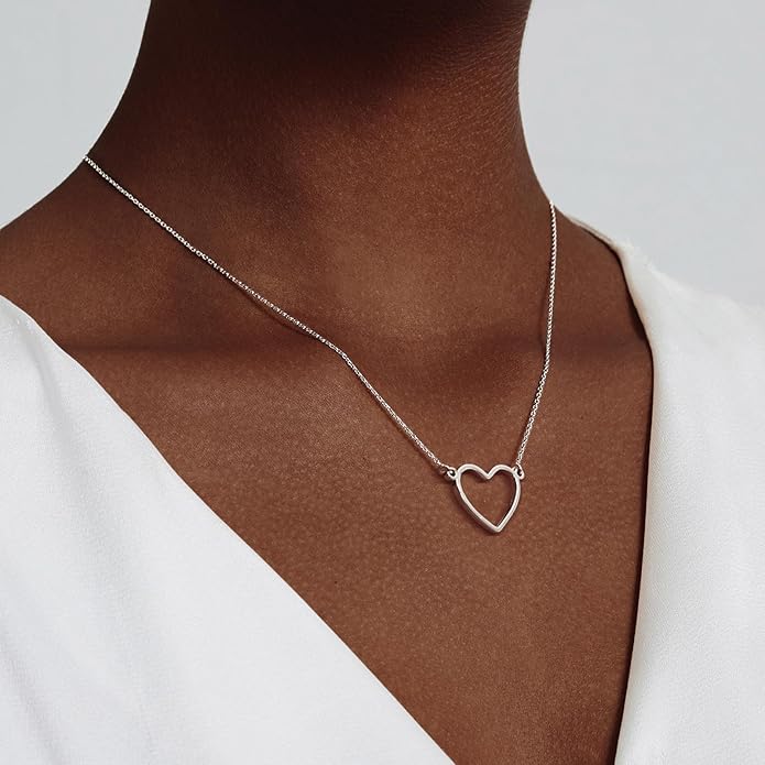 Airmb Cute Heart Necklace for Women Gold/Silver Plated Heart Pendant Choker Necklaces Tendy Love Heart Chain Necklace Dainty Gold/Silver Necklace Jewelry Gifts for Women