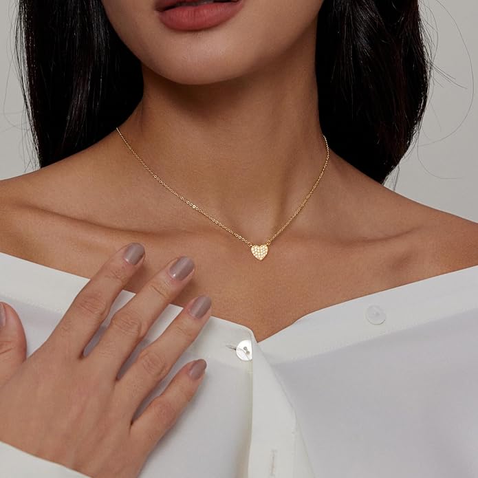 Airmb Cute Heart Necklace for Women Gold/Silver Plated Heart Pendant Choker Necklaces Tendy Love Heart Chain Necklace Dainty Gold/Silver Necklace Jewelry Gifts for Women