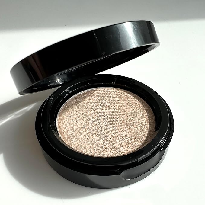 Sandstone Scandinavia Highlighter – Hypoallergenic Face Highlighter - High Glossy Face Illuminator with high pigmentation - Pearl Shimmer - Smooth silky Powder Makeup (Golden Champagne, 3 g)