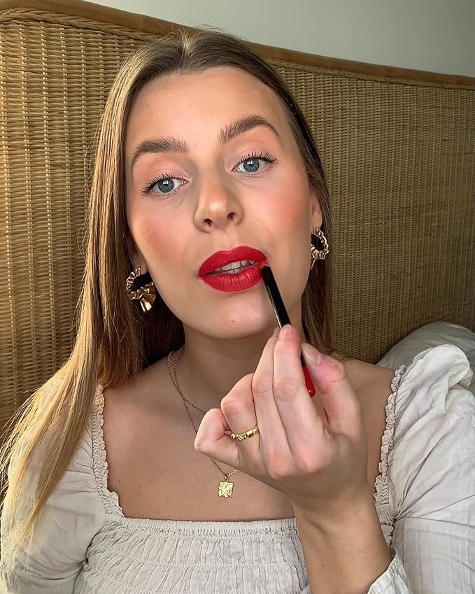 Sandstone Scandinavia Hypoallergenic Lipliner - Smooth texture - Fragrance Free Lip Liner Pencil - Intense pigmentation and long lasting (Diva, 0,04)