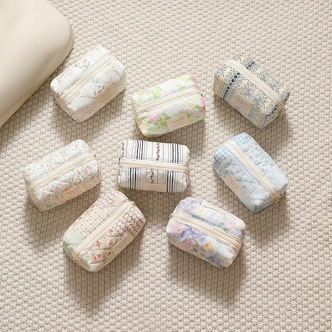 uekeboag Small Cute Floral Quilted Cotton Makeup Bag,Mini Coquette Quilted Cosmetic Pouch with Zipper,Kawaii Travel Toiletry Bags for Purse(03 Little Pink flower)